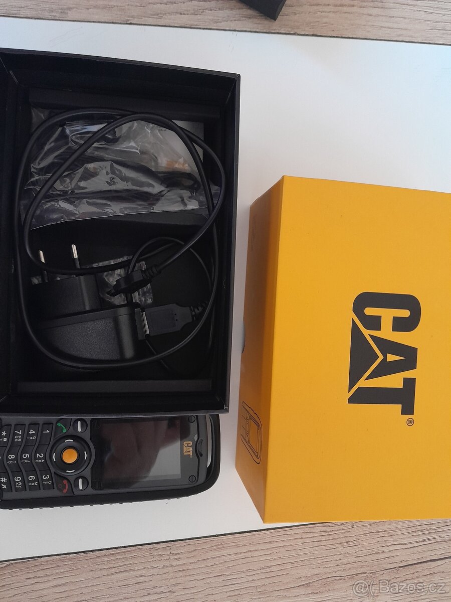 Mobilní telefon Cat B25