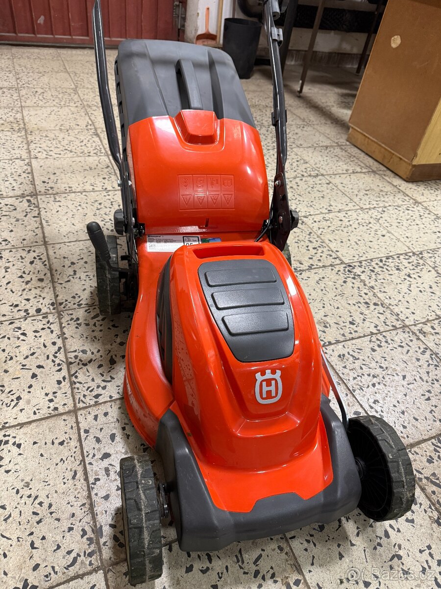 Elektrická sekačka Husqvarna (230V), zánovní