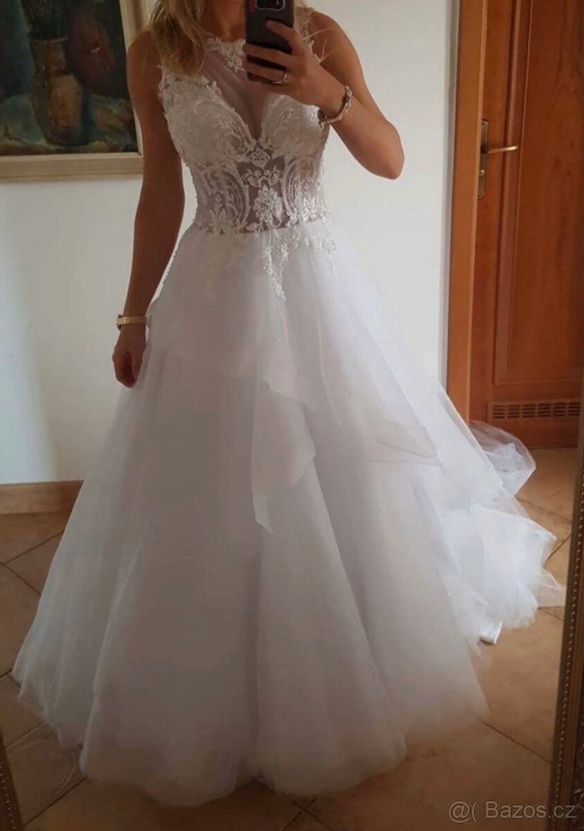 Krásné svatební šaty + obal na šaty