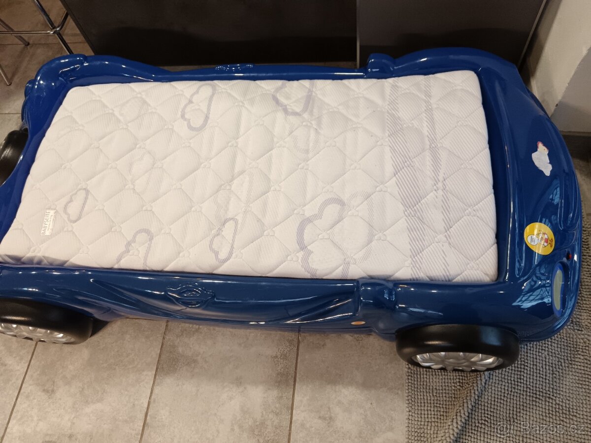 Dětská postel auto