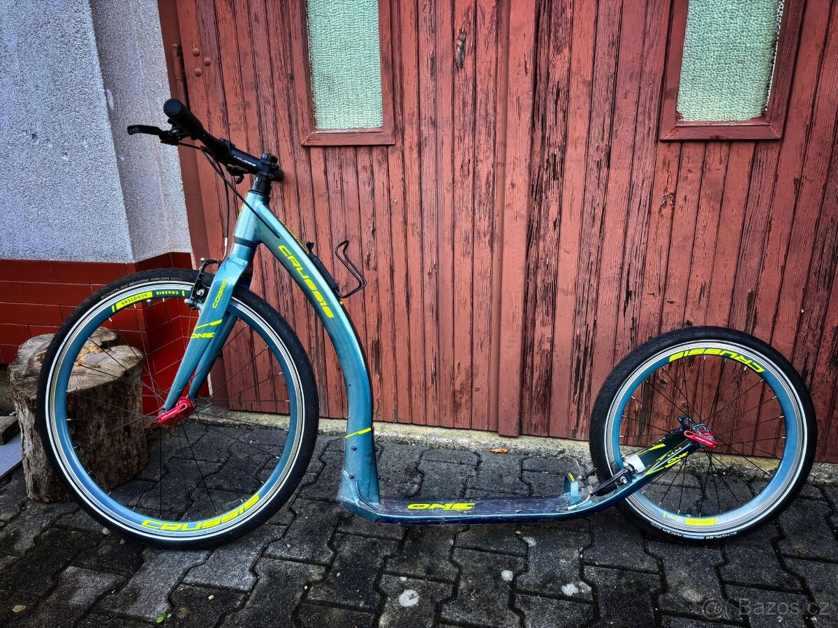 Koloběžka Crussis One Cobra 4.4-lehká,skoro nejetá