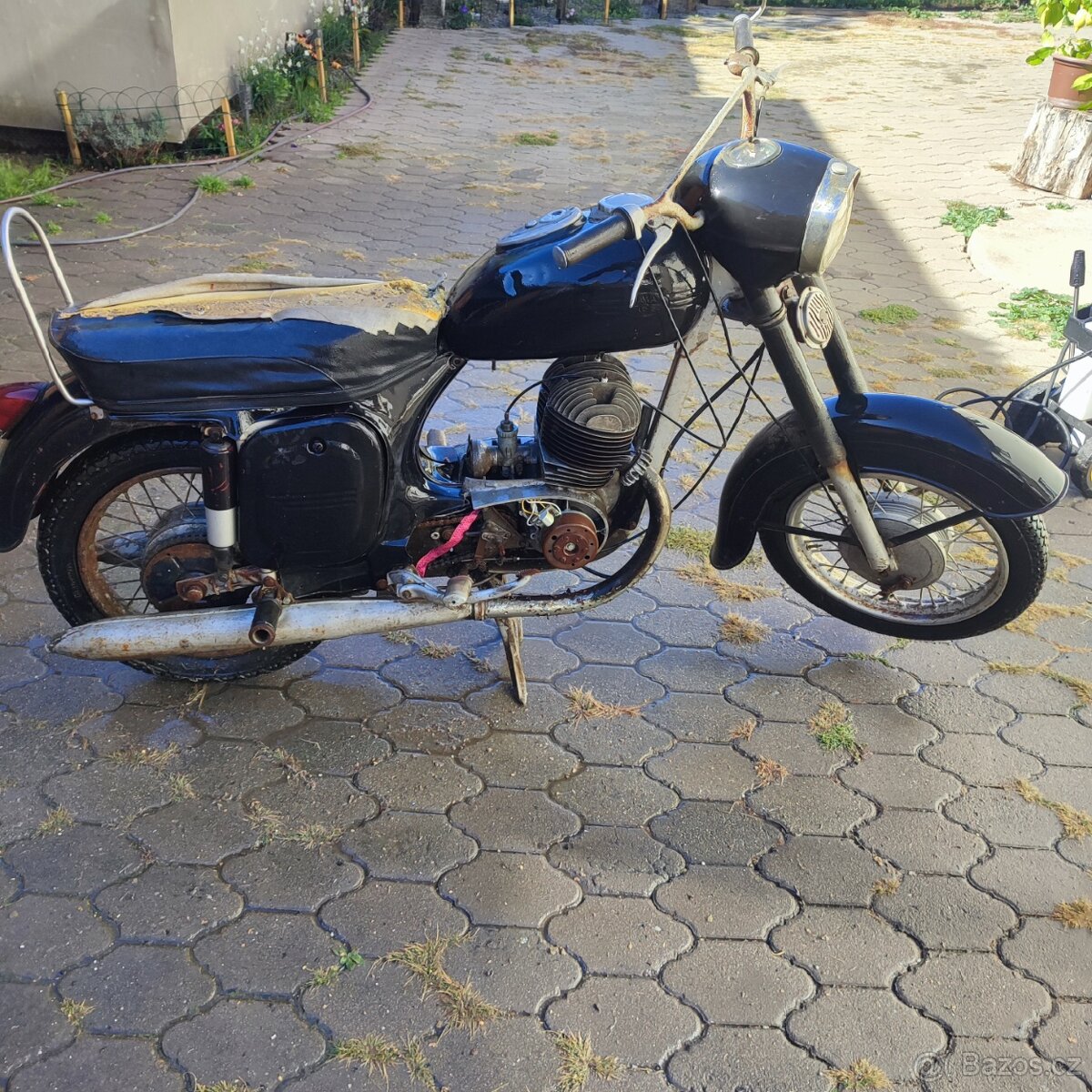 Jawa 350 kývačka