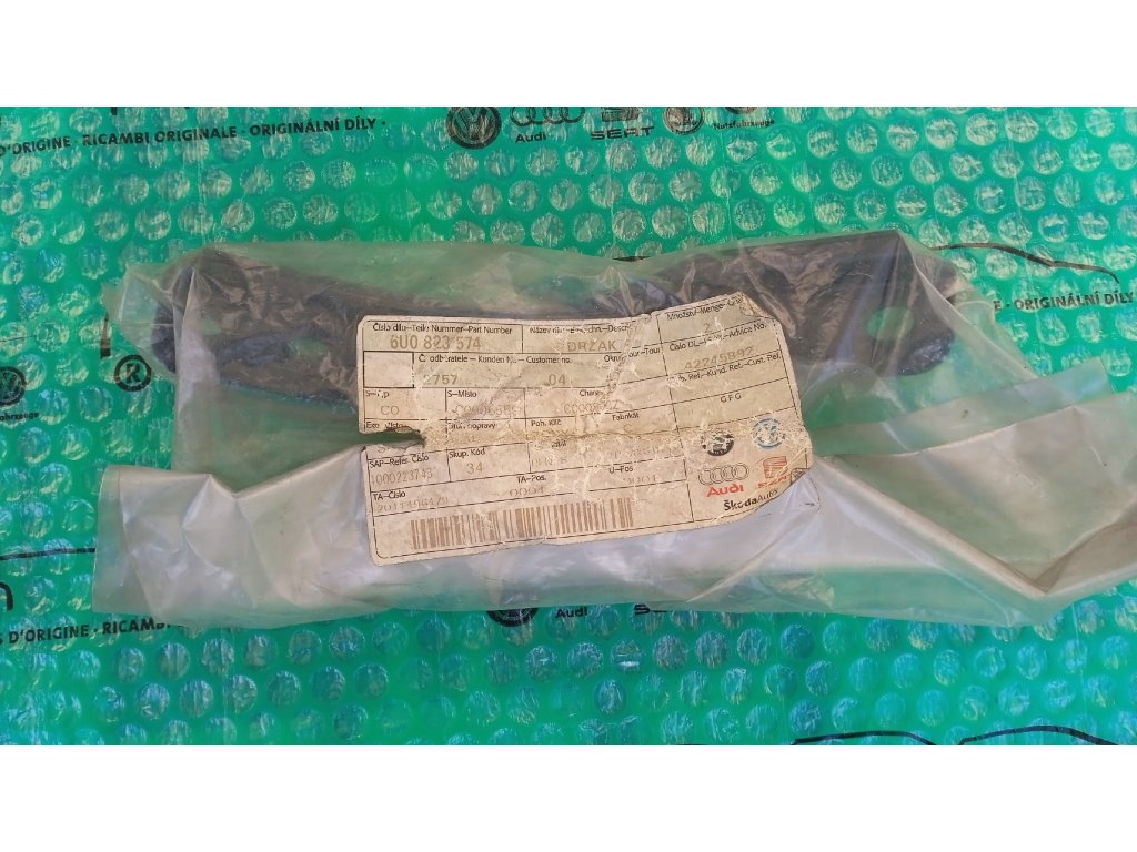 pravý držák přední masky Škoda Felicia 1998- 6U0823574