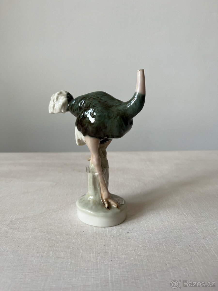 Porcelánová soška pštros