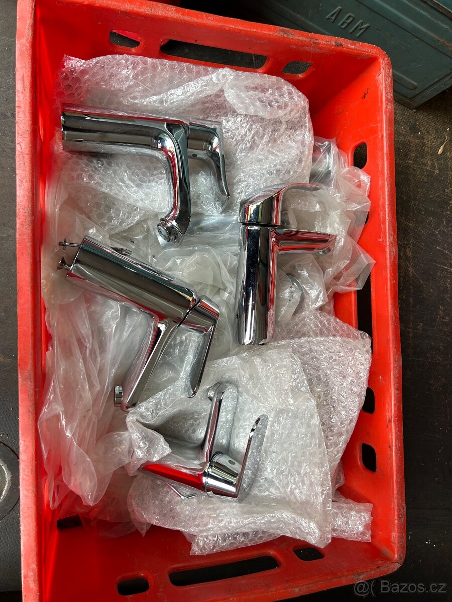 NOVÉ NEPOUŽITÉ BATÉRIE KOUPELNA KUCHÝŇ ///400kč kus