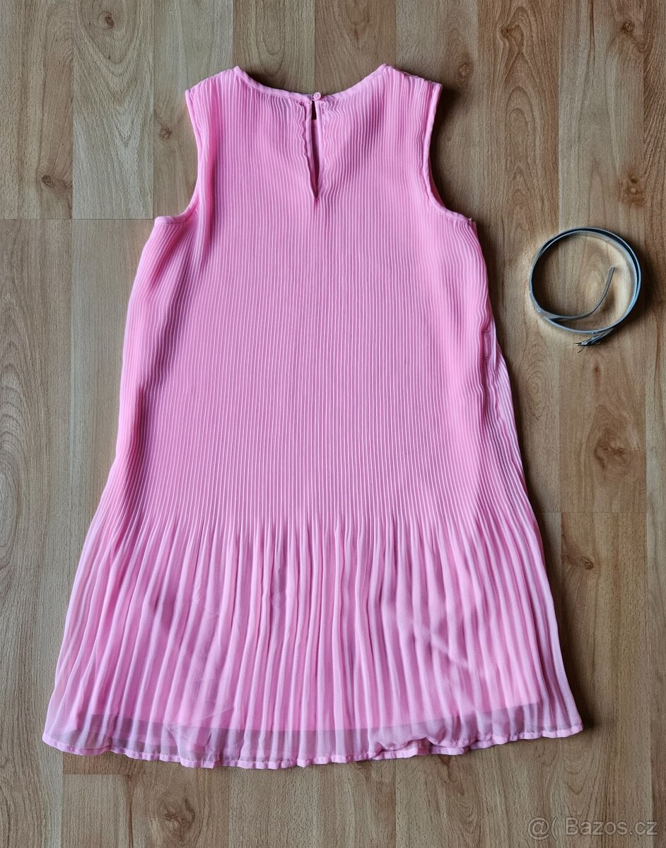 Růžové dívčí letní šaty s páskem - vel.134