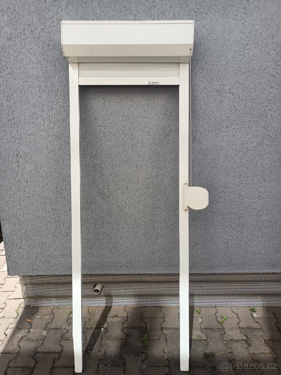 Předokenní roleta Lomax