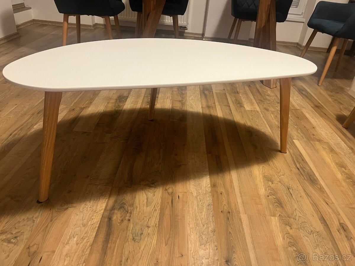 Konferenční stolek bílý