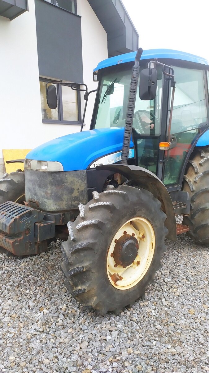 Traktor New Holland TD80D