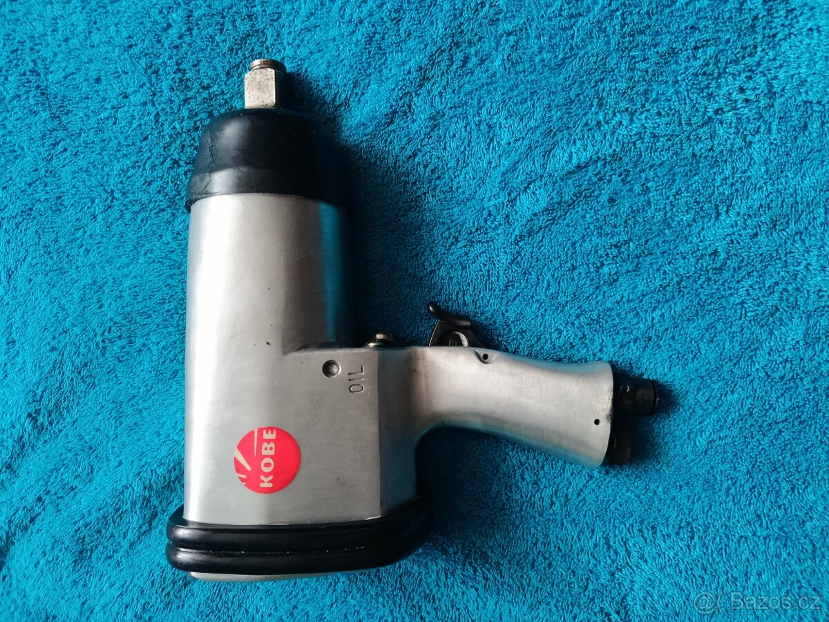 Rázový utahovák KOBE IW750