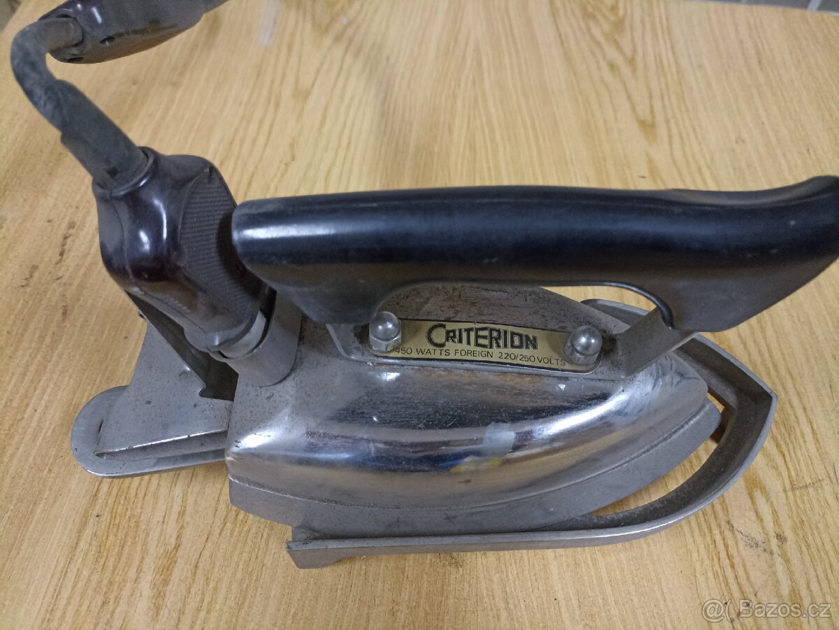 Žehlička stará retro