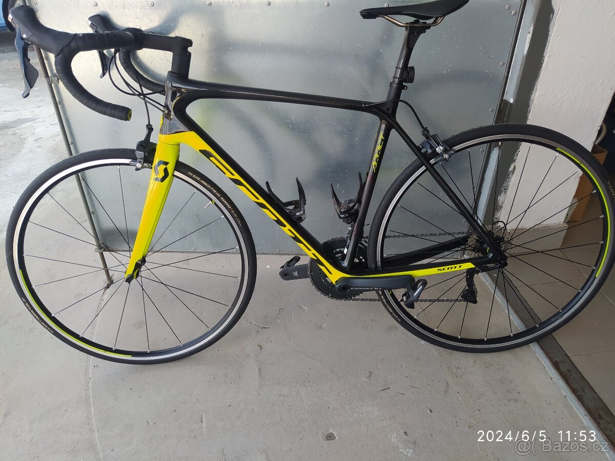 Prodám silniční carbon kolo Scott