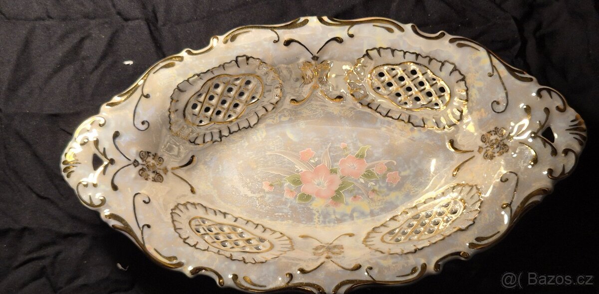 Porcelánová mísa,prořezávané vzory ,zlacené linie