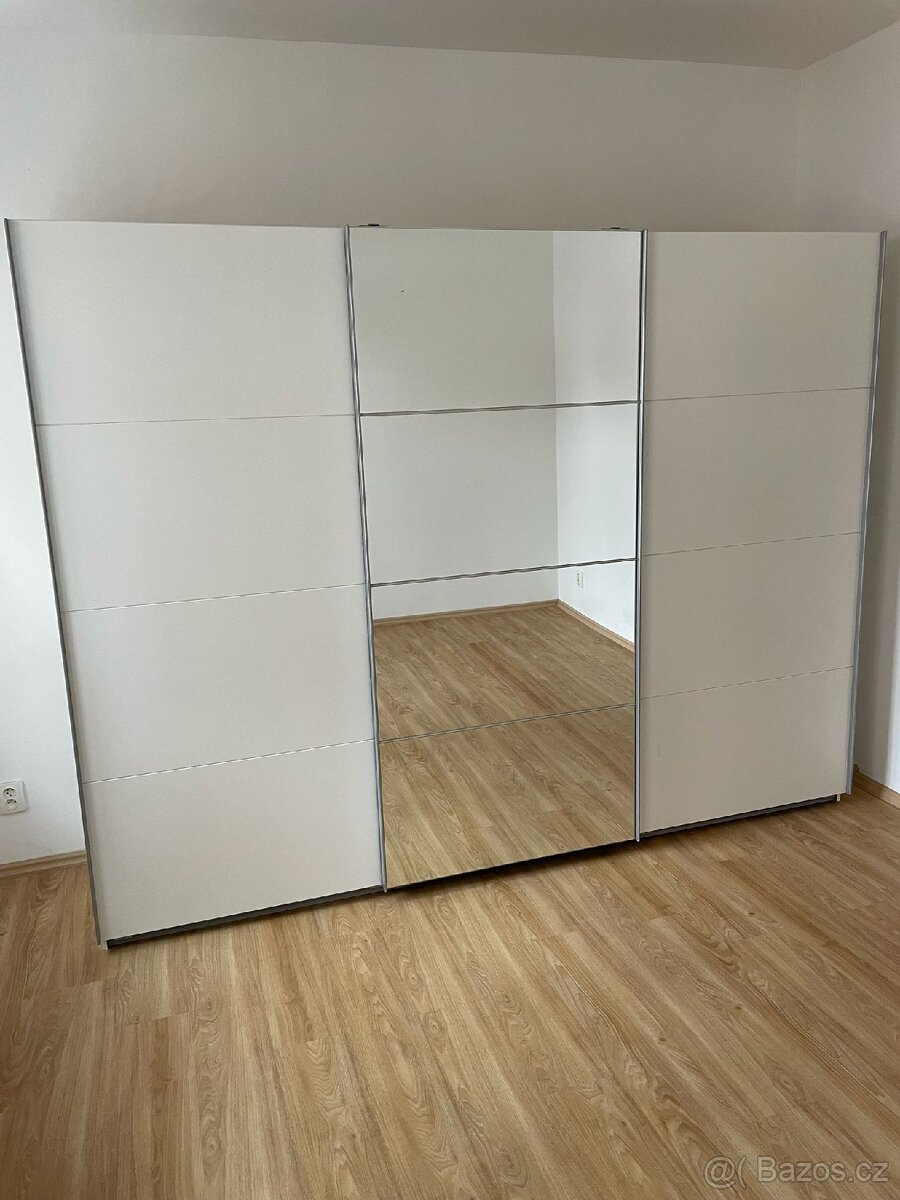 Prodám šatní skříň 270x205x62