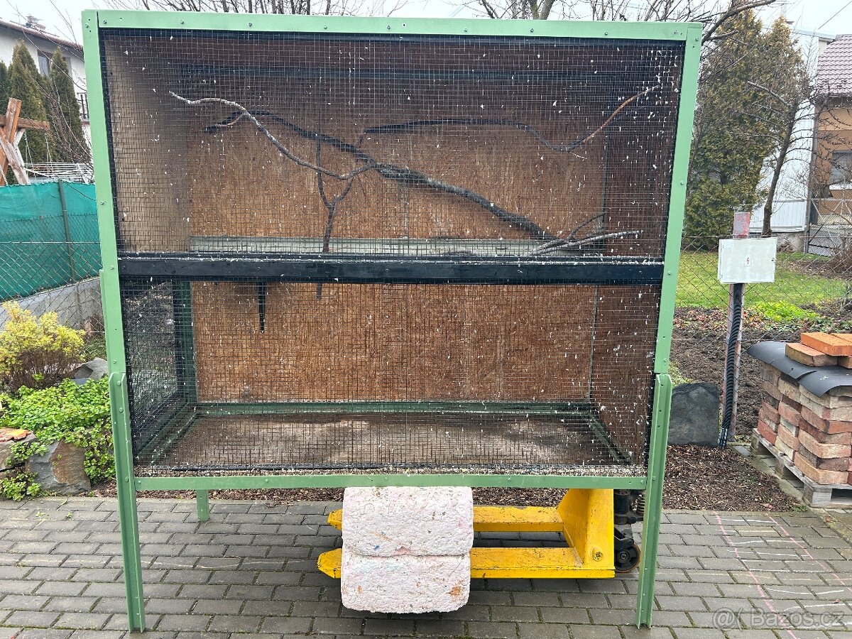 Klec voliera pro papoušky