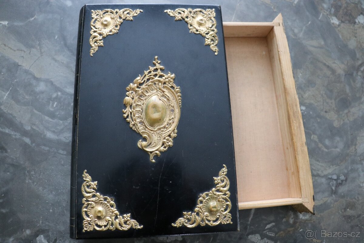 Starožitná dřevěná schránka - kniha