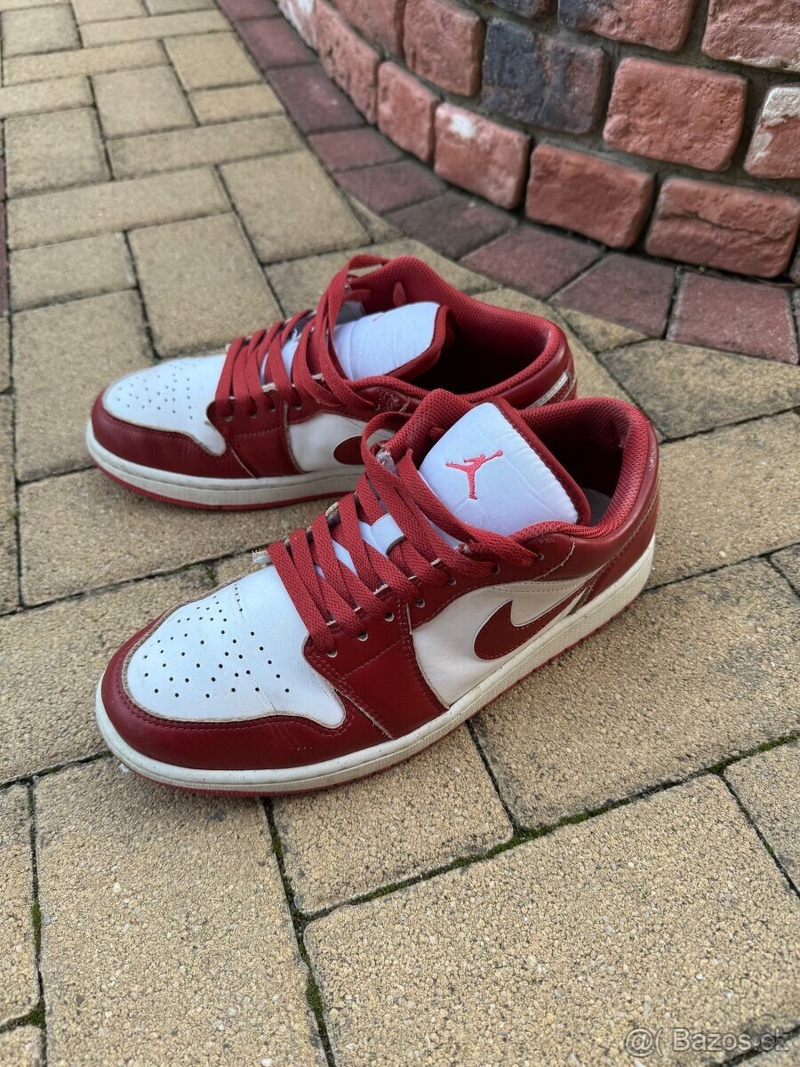 Nike Air Jordan low SE dune red
