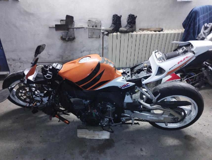Honda CBR 1000 RR Fireblade na díly 04-05