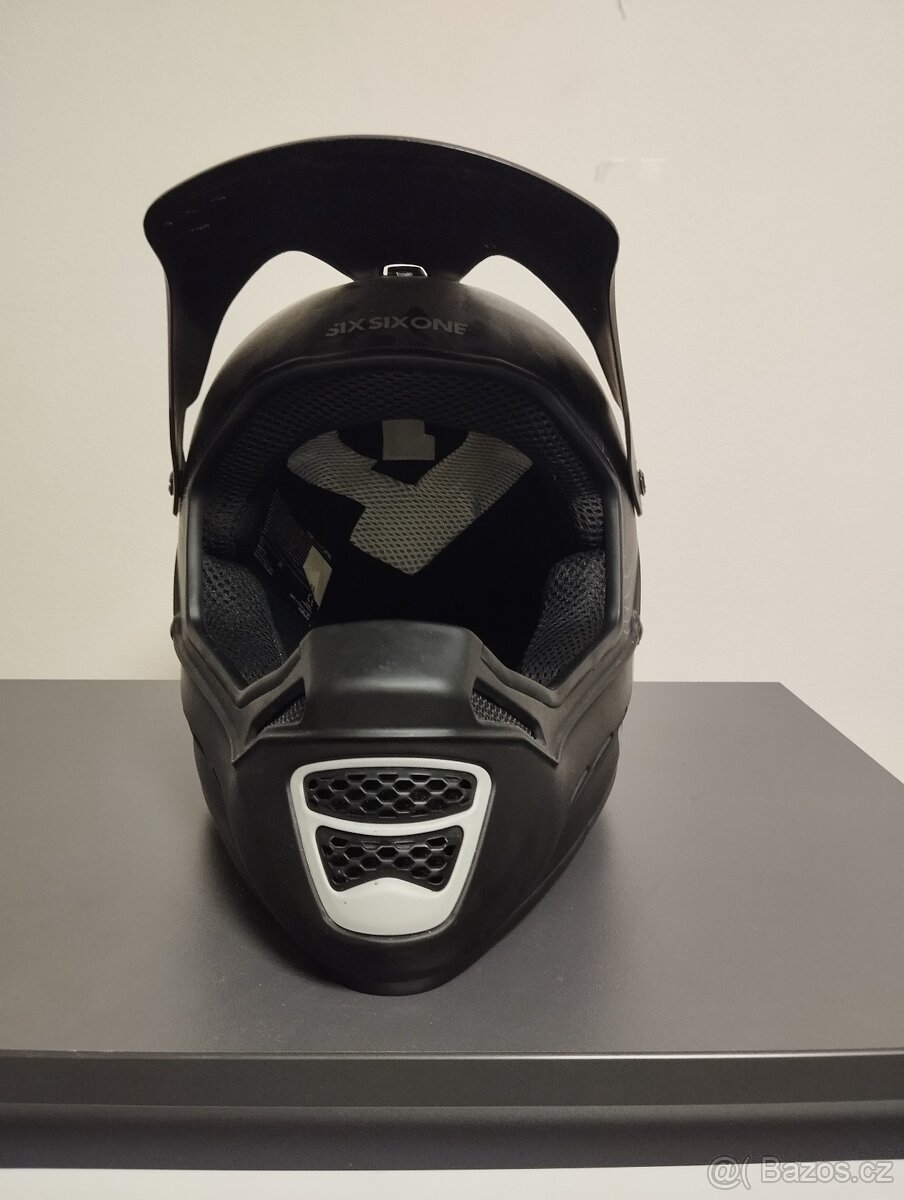 Motocrossová přilba