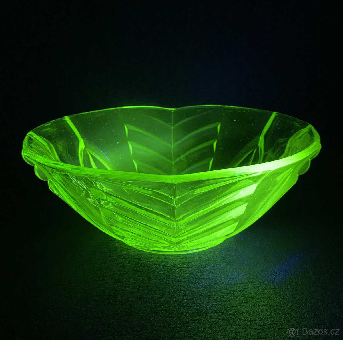 Starožitná Art Deco mísa 23 cm, uranové sklo