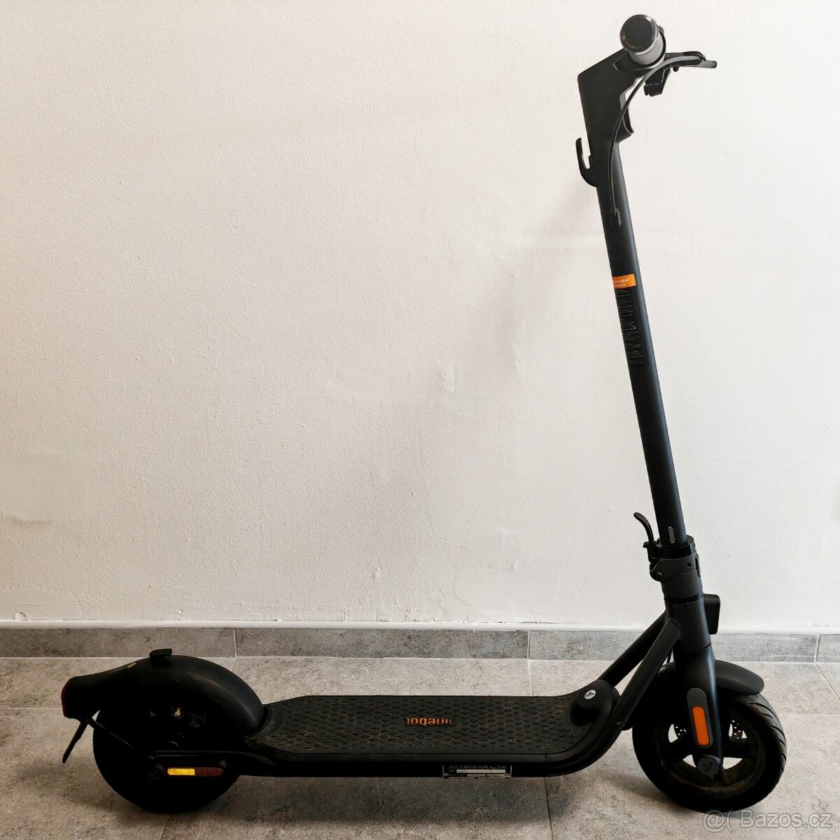 Elektro-koloběžka Ninebot Segway F2E