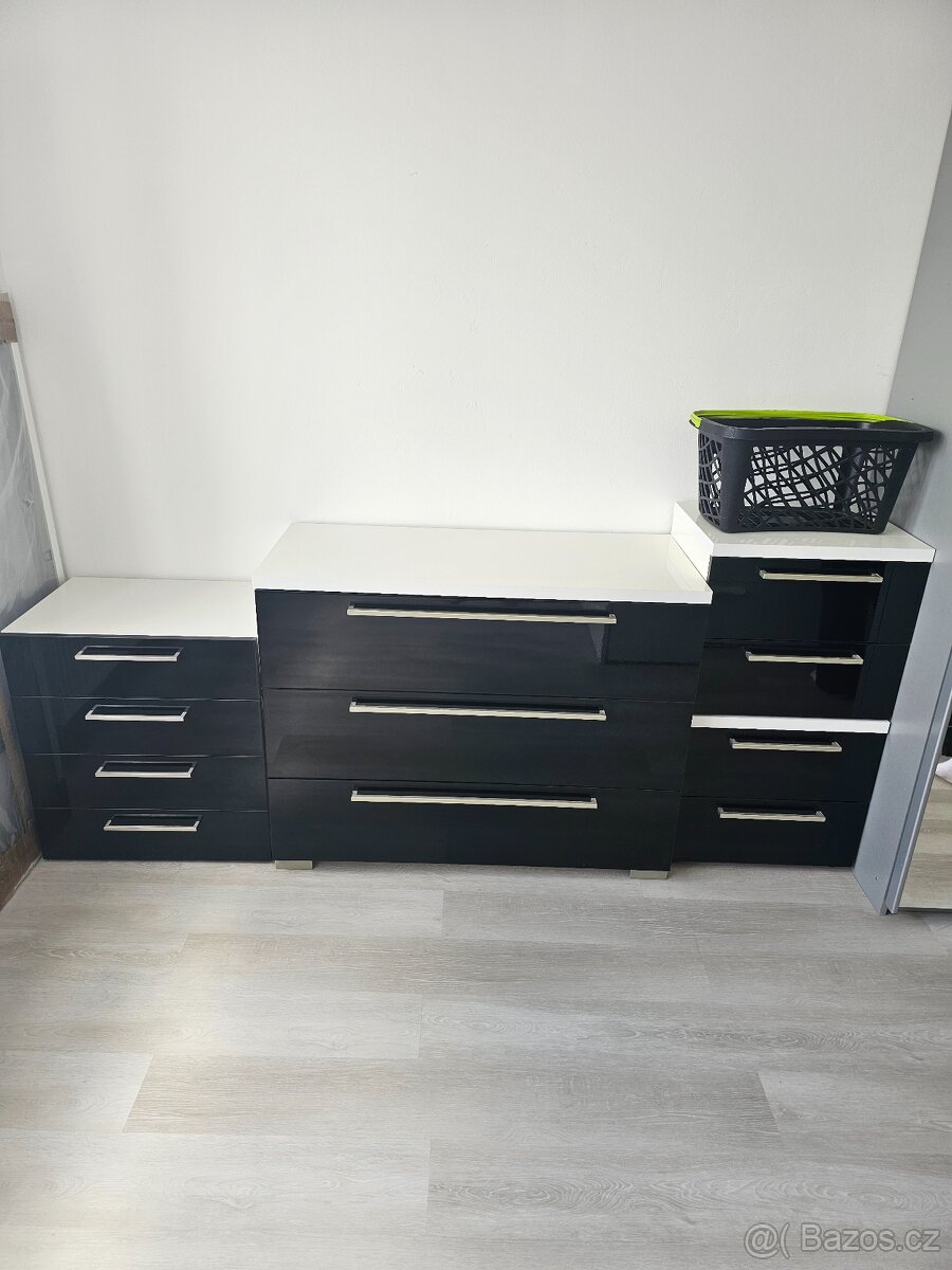 Černo bílí nábytek
