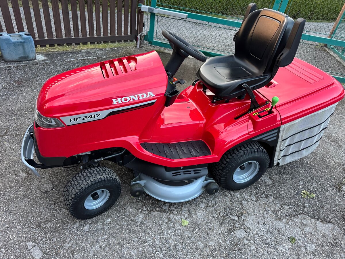Zahradní traktor Honda HF2417