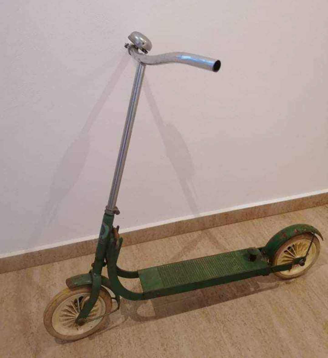 Retro koloběžka s brzdou