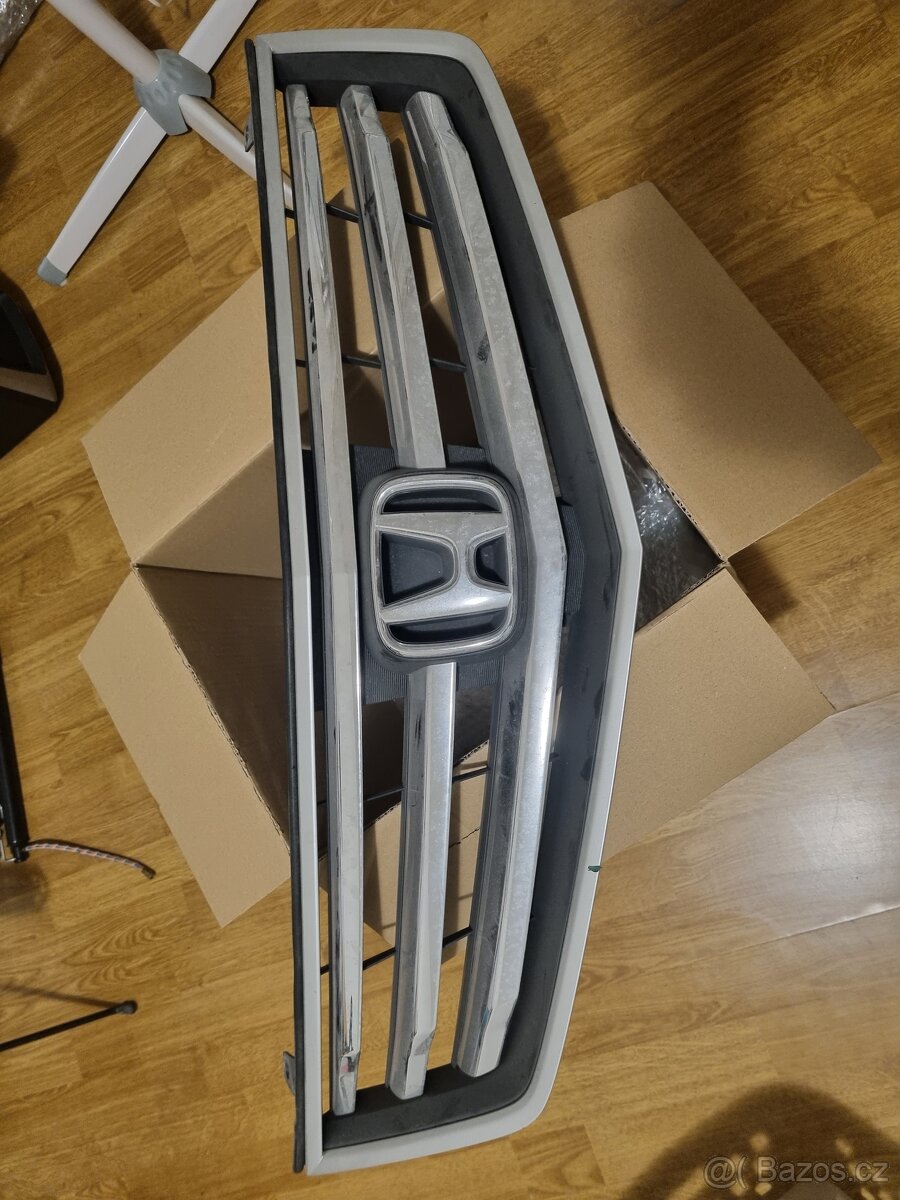 Honda Accord 8 predná maska