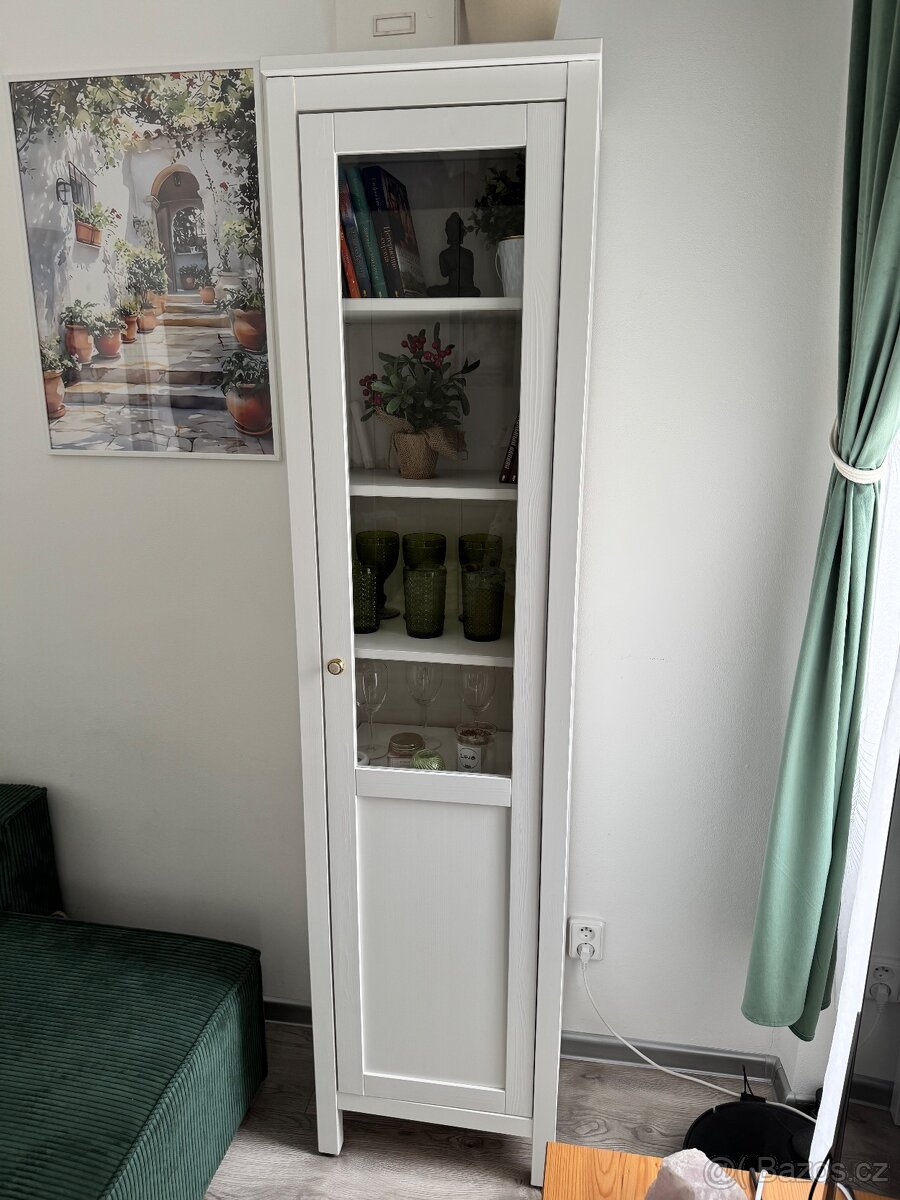 Vitrína/knihovna ikea Hemnes