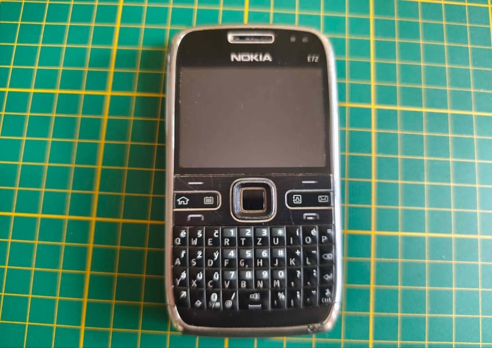 Nokia E72