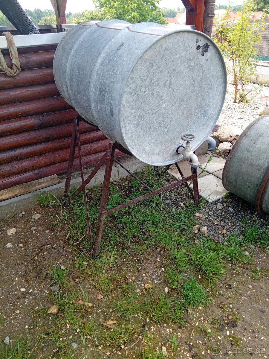 Prodám plechové sudy na vodu