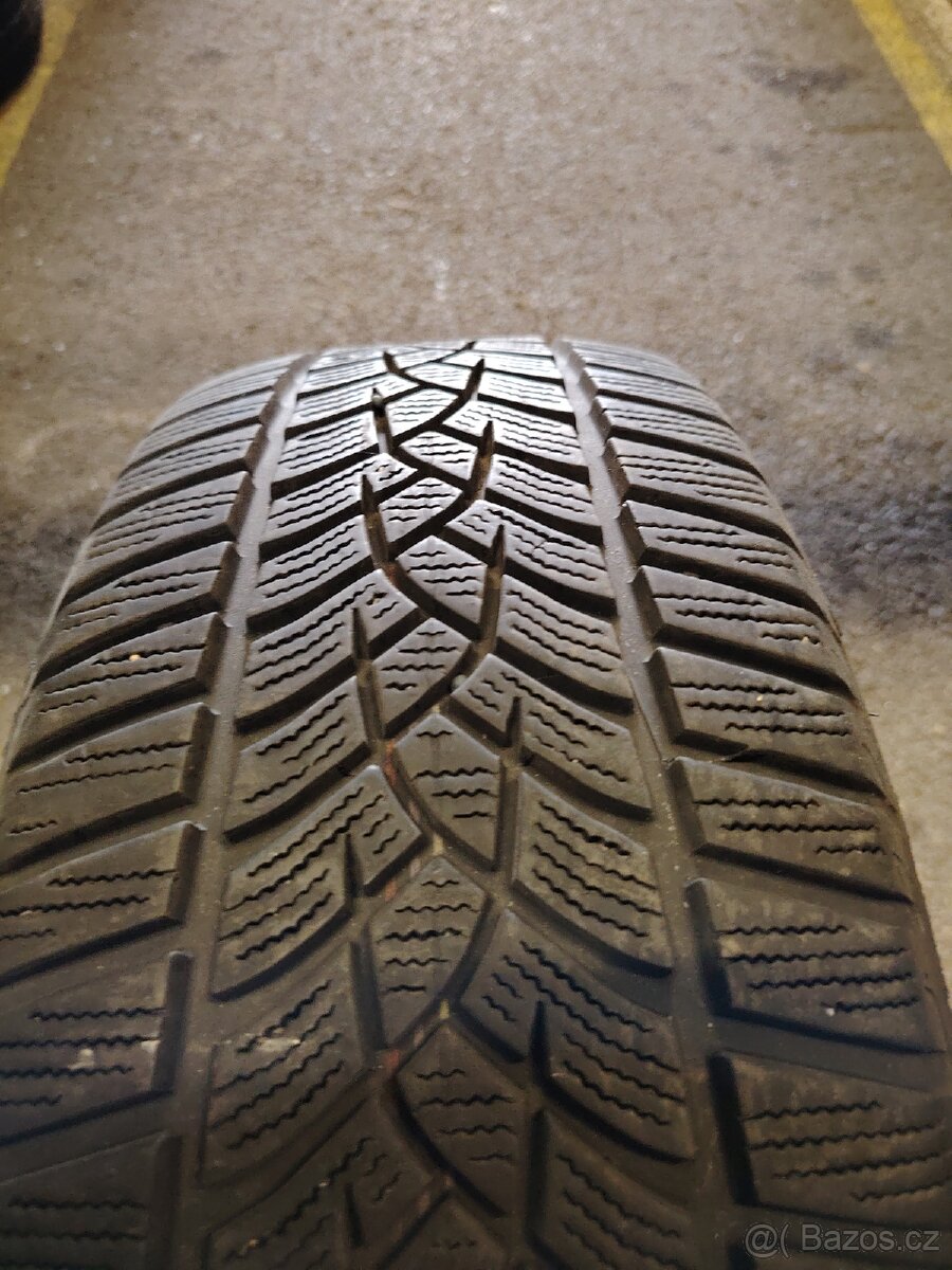 205/55/17 zimní Goodyear