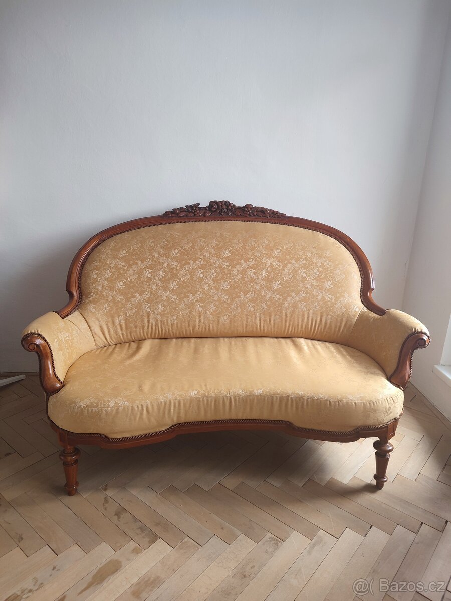 Starožitné sofa Hana Zagorová