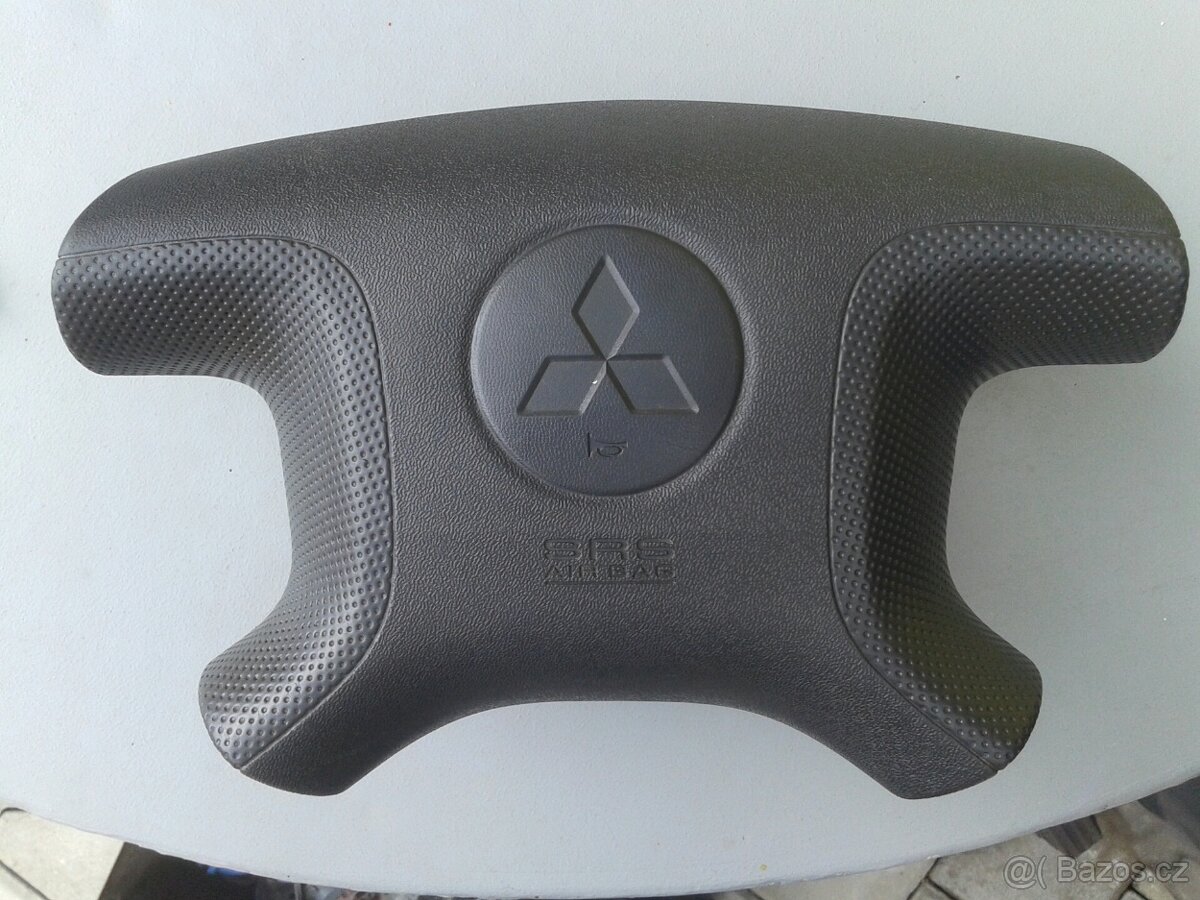 Mitsubishi Pajero 3,2 DID airbag řidiče