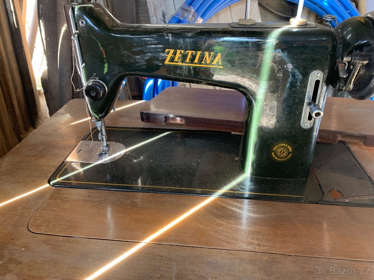 Šicí stroj Zetina