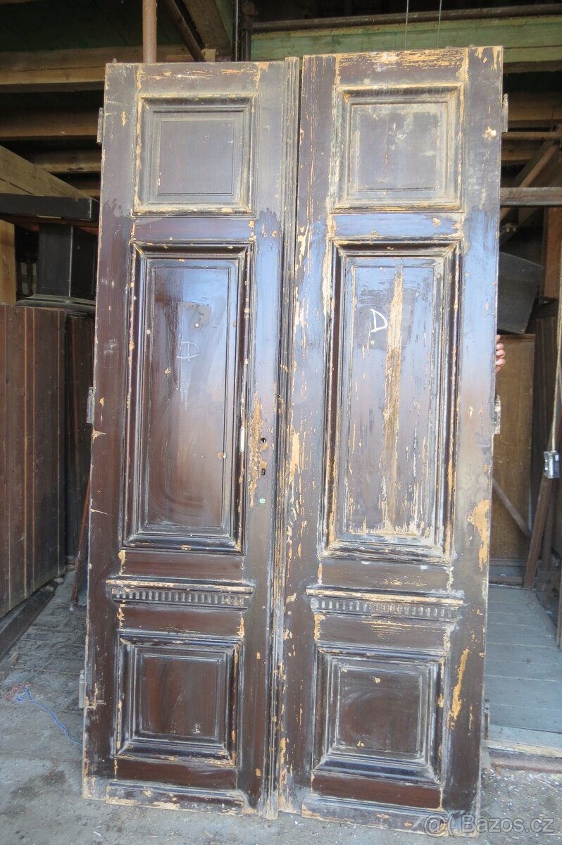 D/ Staré vchodové dveře
