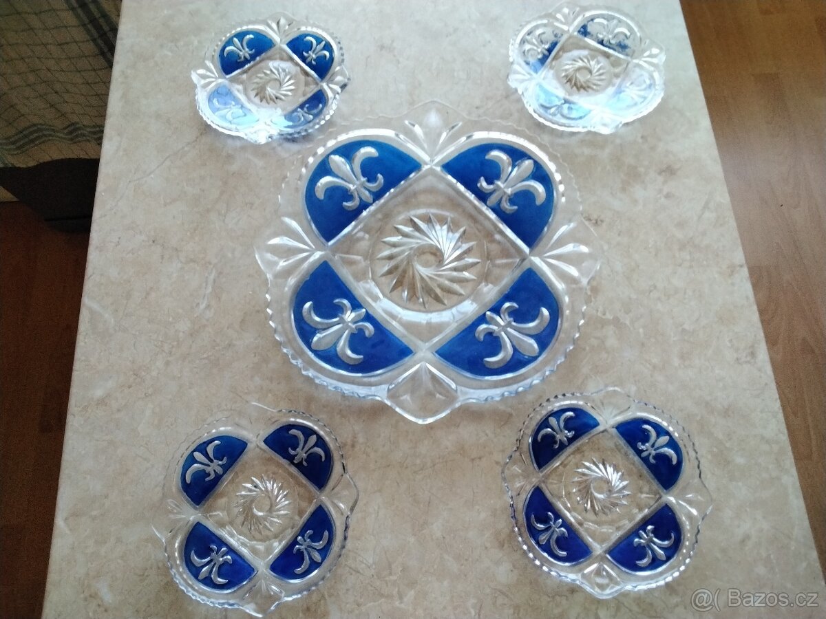 PRODÁM SKLENĚNOU SERVÍROVACÍ SOUPRAVU