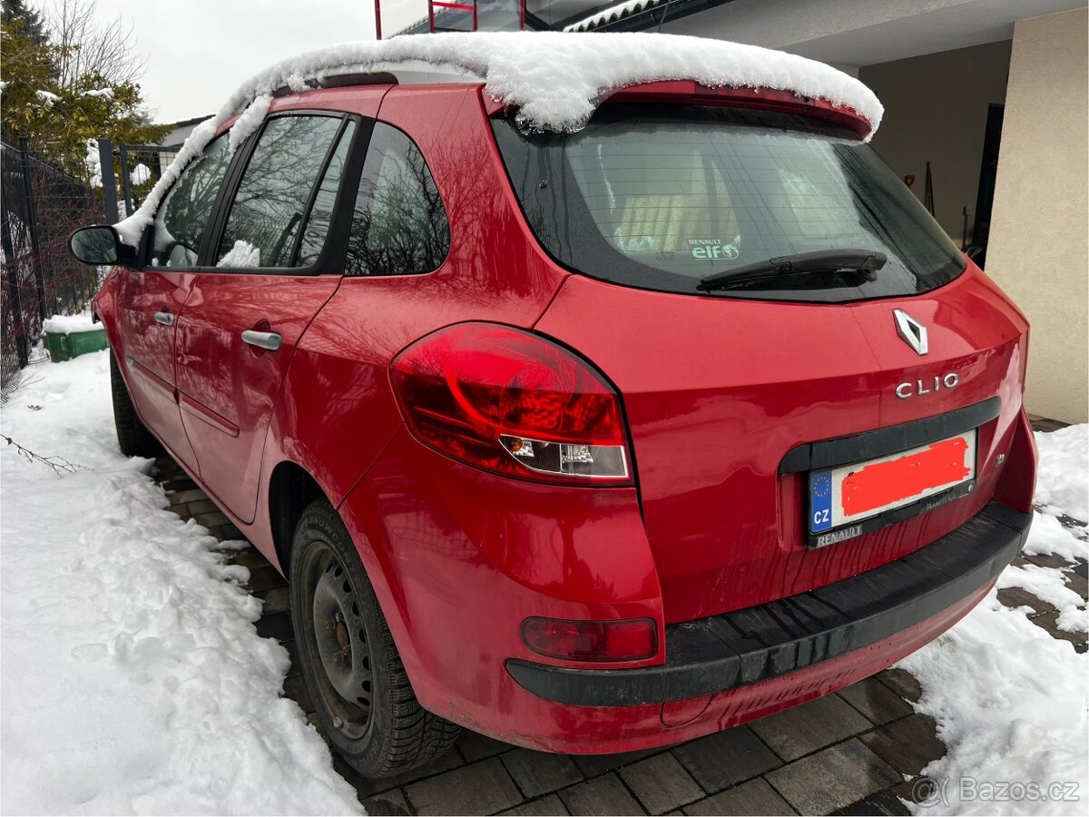 Prodám havarovaný Renault Clio Grandtour 1.2 benzín (55 kW),