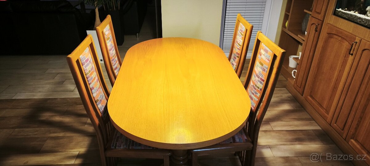 Kuchyňský stůl+4 židle