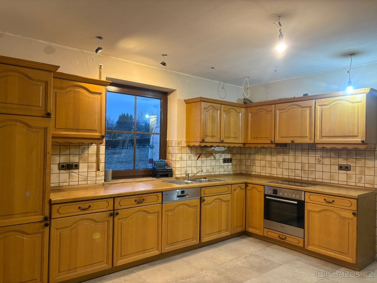 Kuchyňská linka včetně spotřebičů