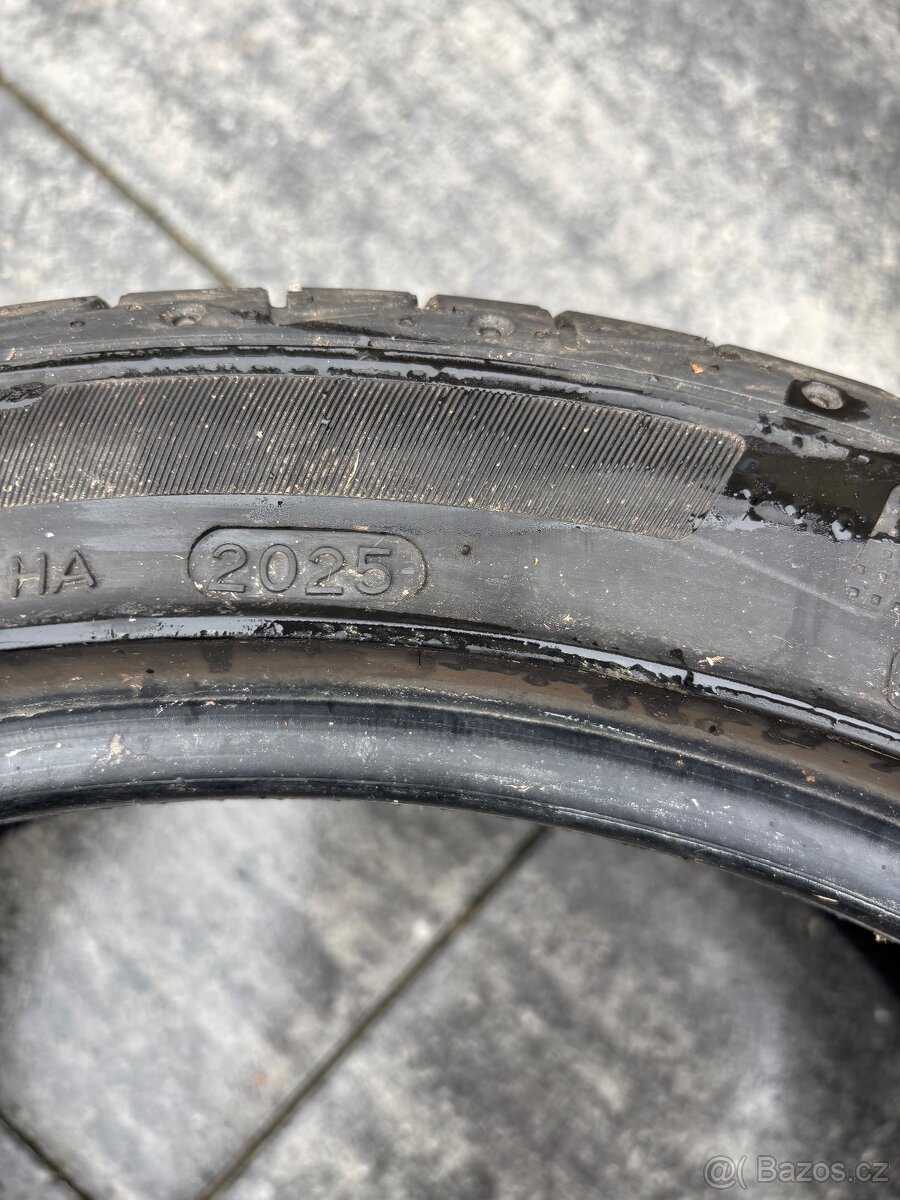 235/40R19 letní pneu