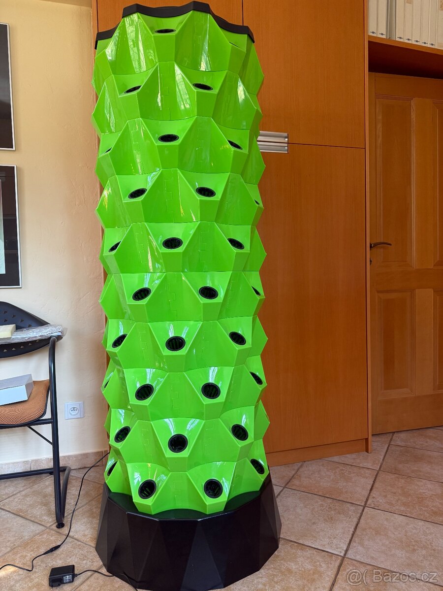 Hydroponická věž na pěstování rostlin