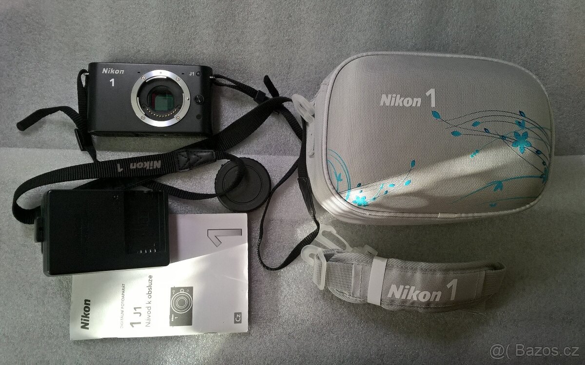 Bezzrcadlovka Nikon 1 J1 s příslušenstvím