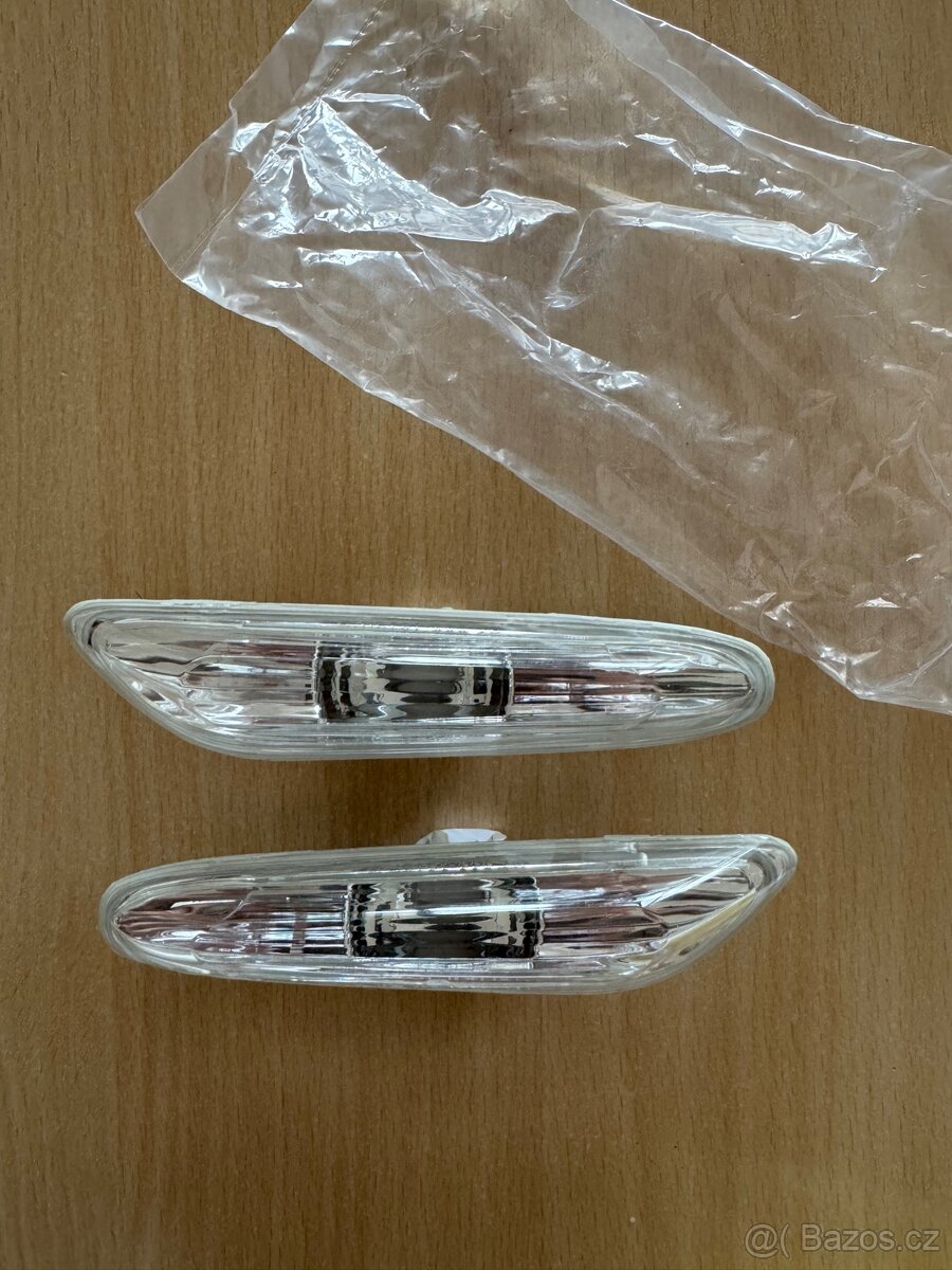 Prodám čiré blinkry na BMW 1,3