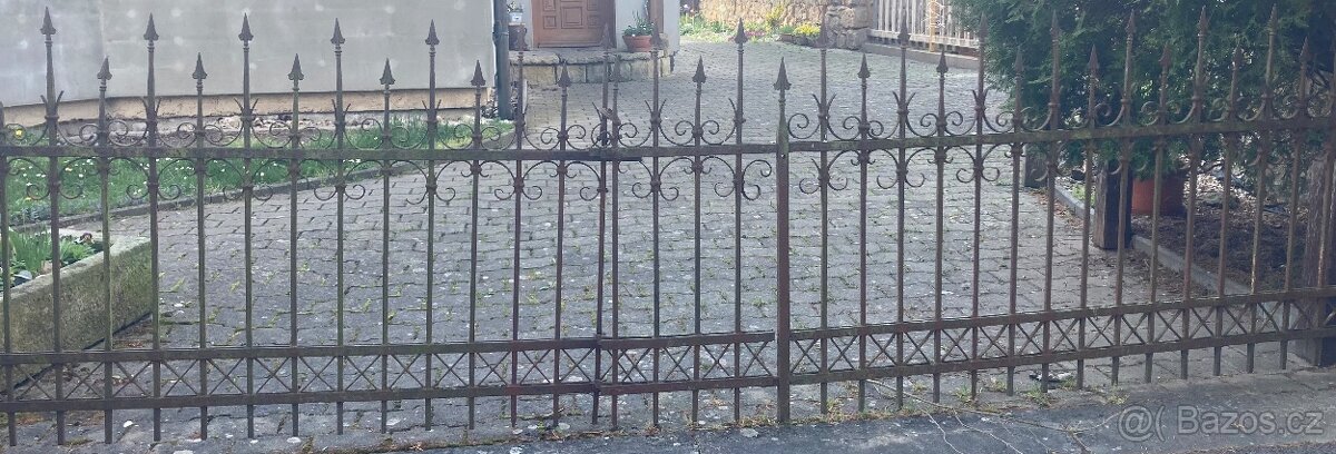 Kovaný plot