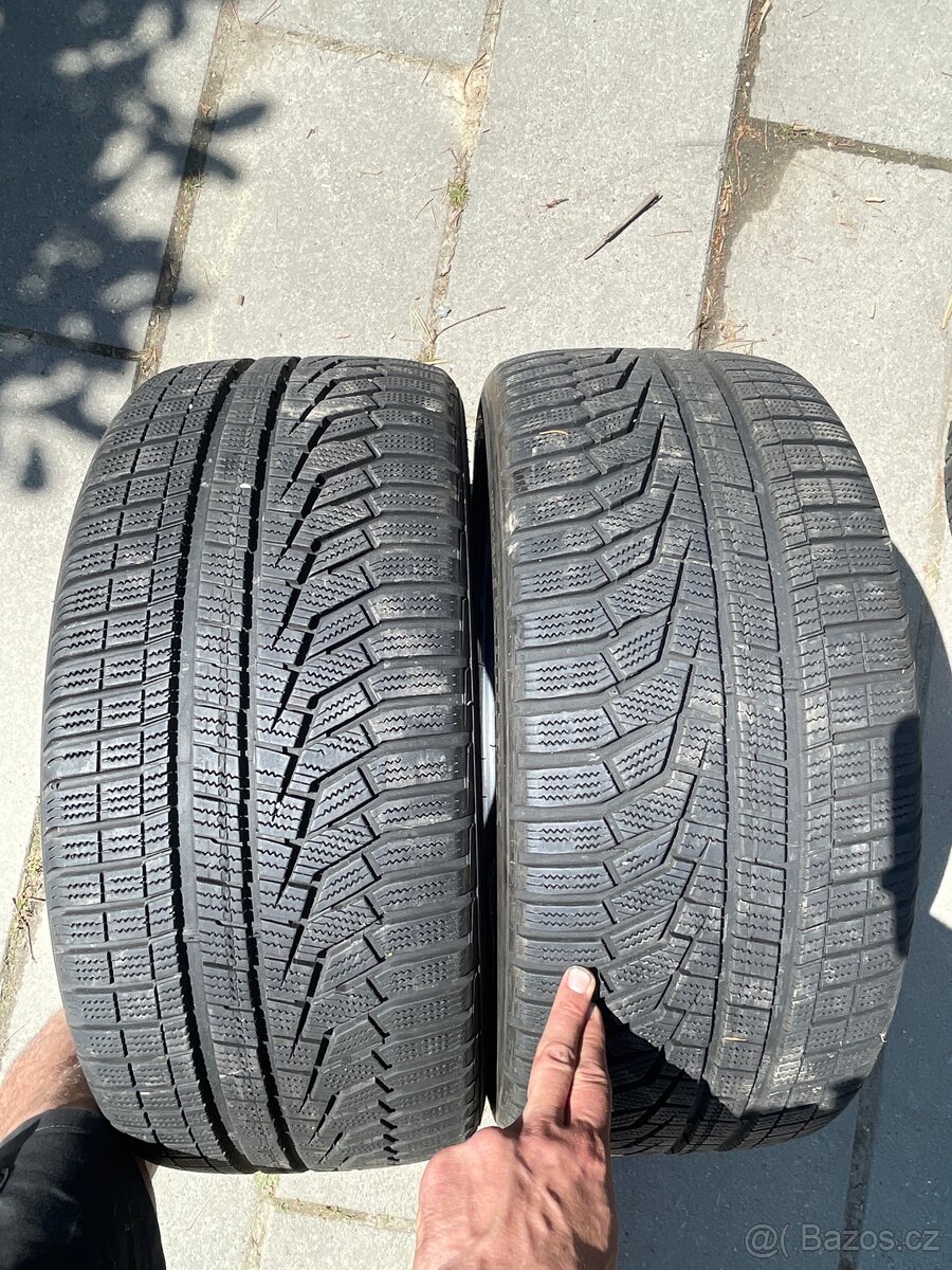 Dvě zimní pneu Hankook 255/40/19