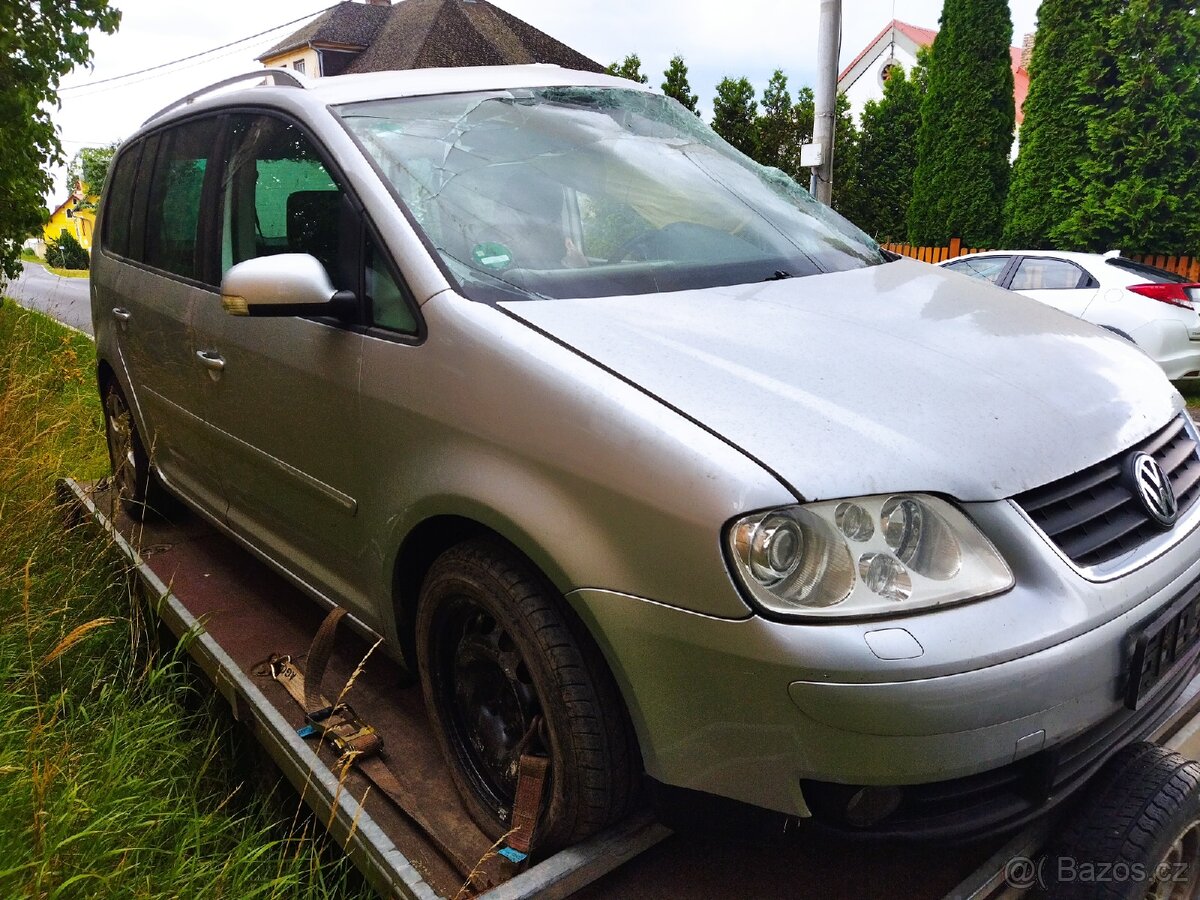 Prodám díly z Volkswagen Touran 2.0 TDI 103kw BKD, DSG