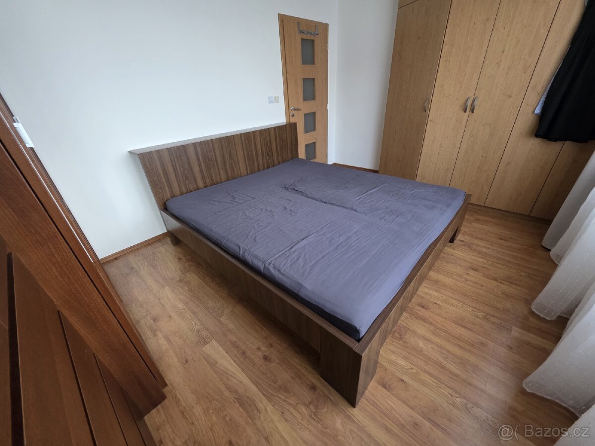 Manželská postel