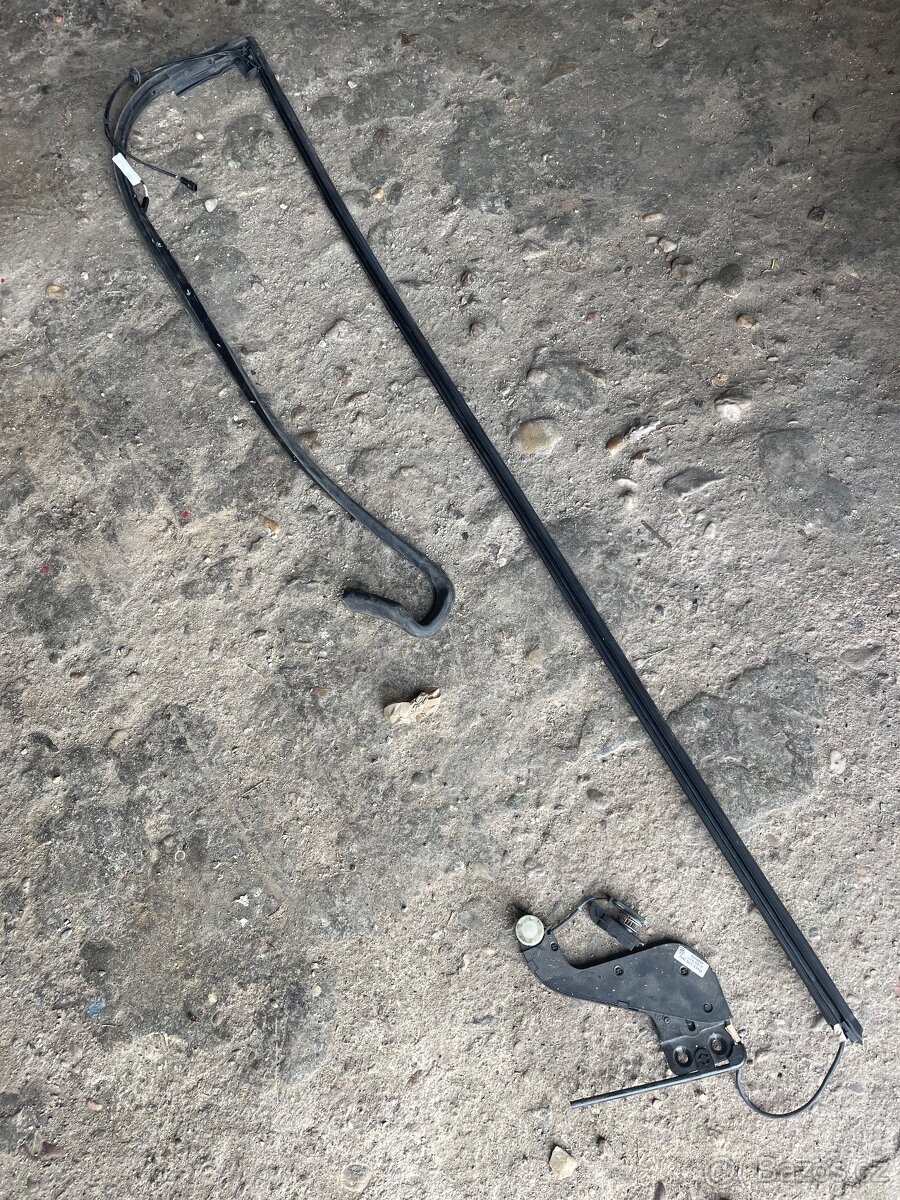 Tesnici guma posuvnych el. dveri Vw T5/T6